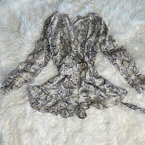 boohoo size 4 snakeskin v neck romper